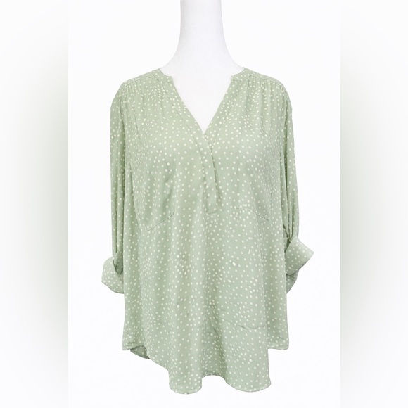 torrid Tops - Torrid Harper Green Polka Dot Blouse Size 1 Flowy V-Neck Top